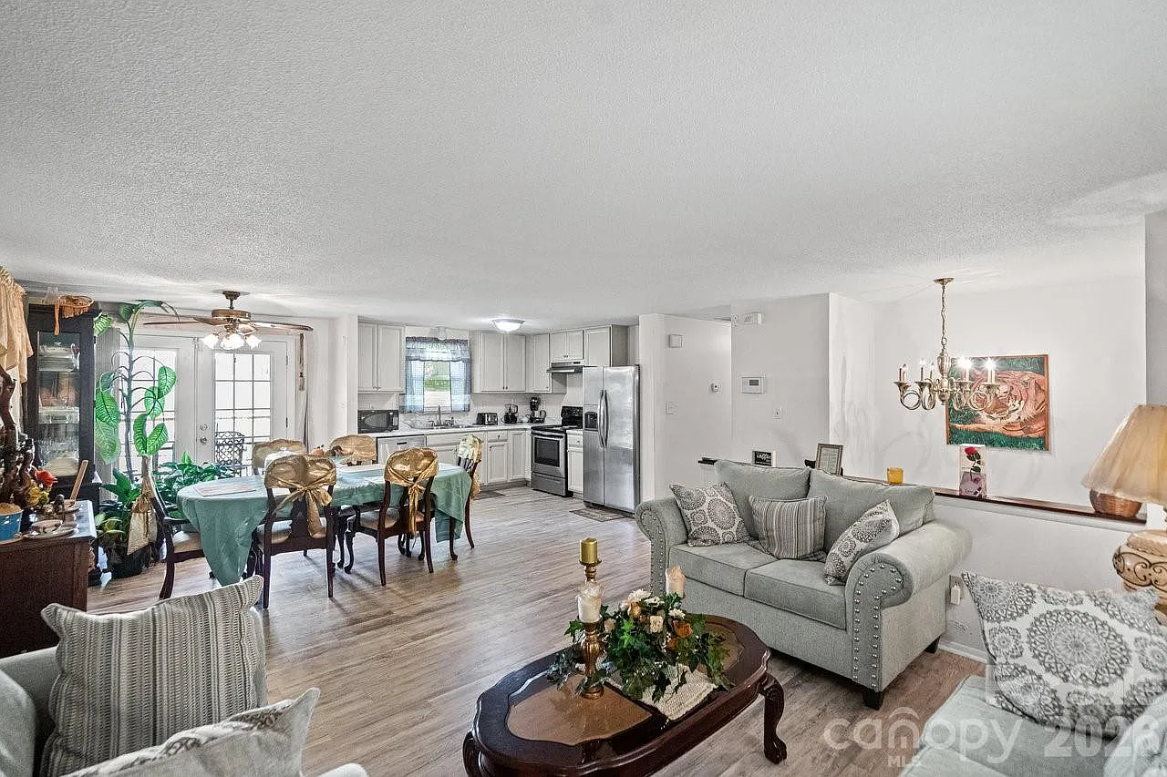 8619 Eaglewind Dr photo 1