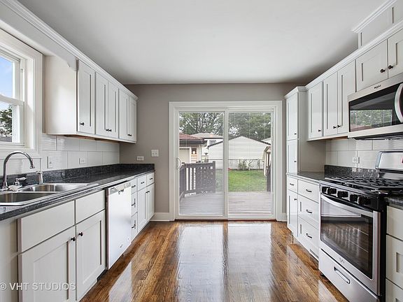 4th image of 454 N Harvard Ave
