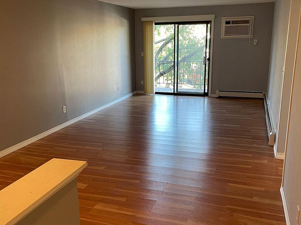 1st image of 31 Washington Blvd APT 204