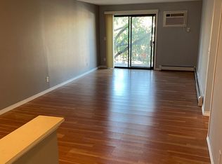 31 Washington Blvd APT 204, Mundelein, IL 60060