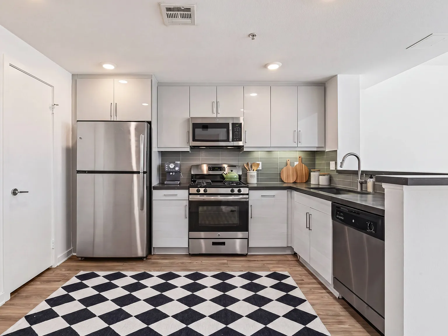 Onyx Glendale — Photo 4