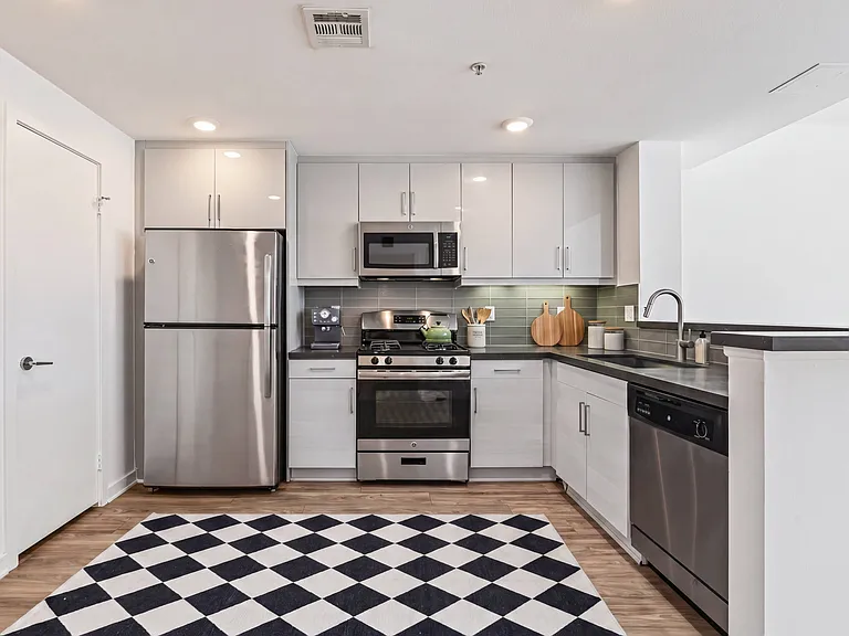 Onyx Glendale — Photo 4