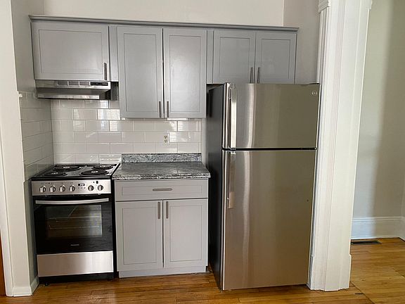 5th image of 1326 N Astor St #2
