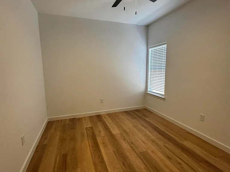 1207 Corpus Ave #A — Photo 9