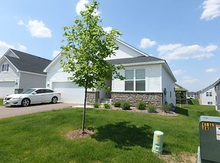 7640 38th St N, Oakdale, MN 55128