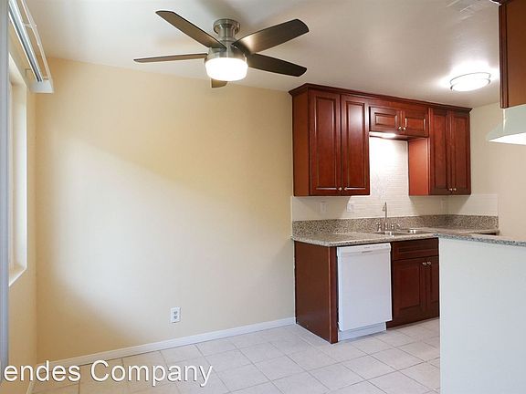 3rd image of 4420 Oregon St #4