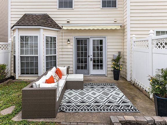 4th image of 638 Saint Jules Ln