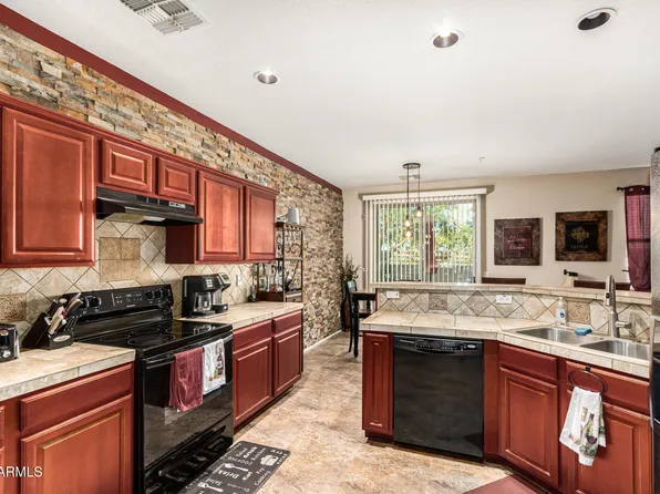 2868 E DUNBAR Drive, Phoenix, AZ 85042