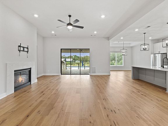 5th image of 225 Spicewood Trails Dr