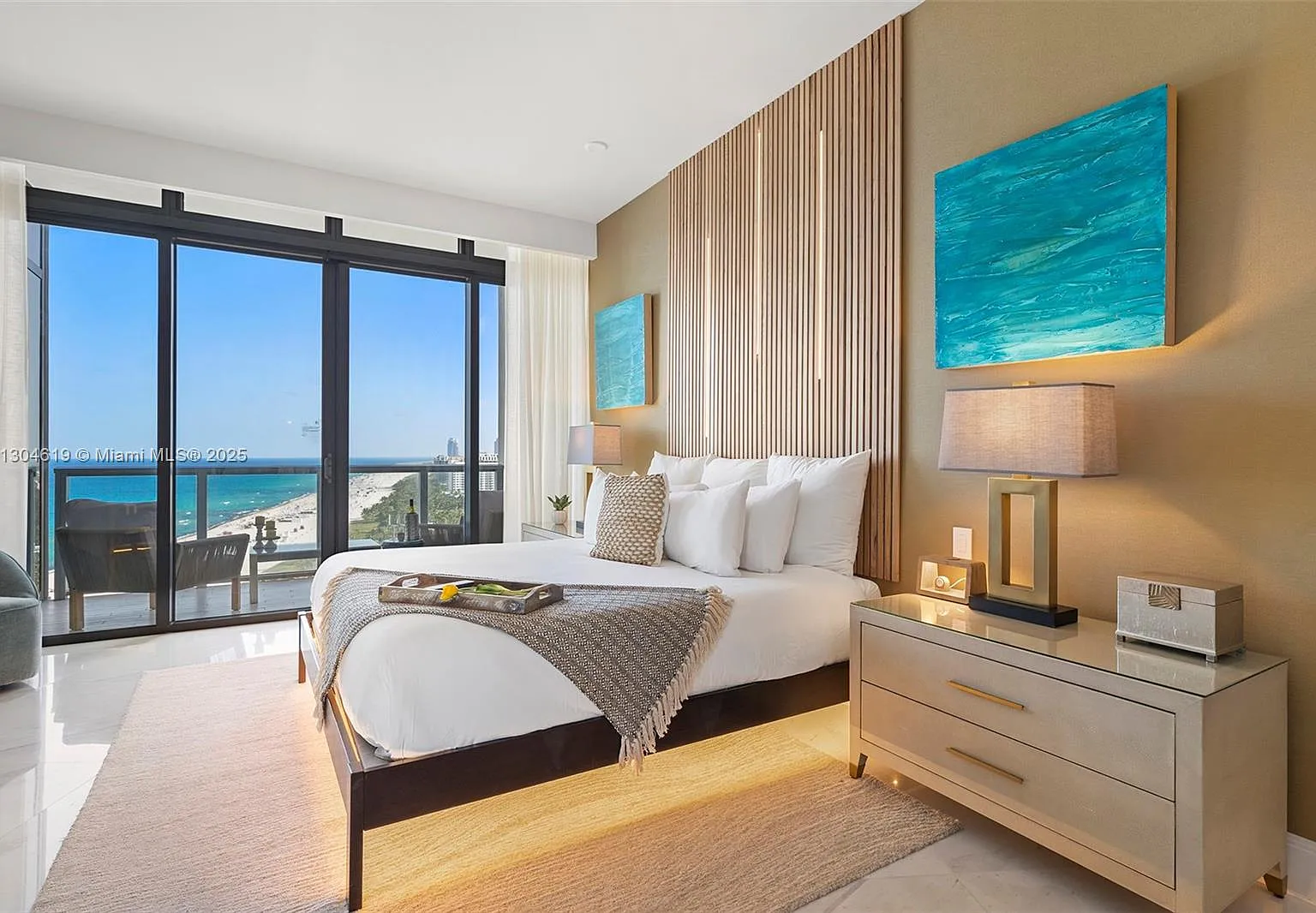 2201 Collins Ave Condo — Photo 2