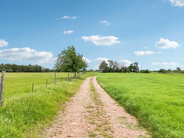 170 Zack Ln, Giddings, TX 78942