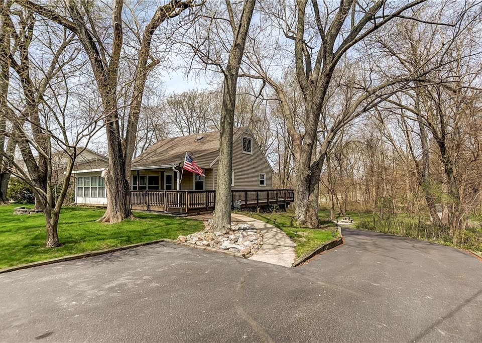 1st image of 850 Sarah Dr