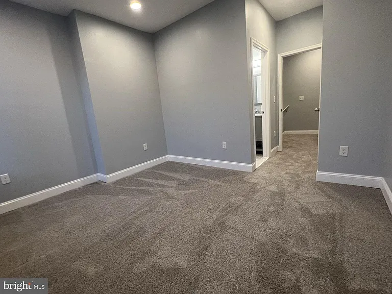 1607 E Biddle St — Photo 19