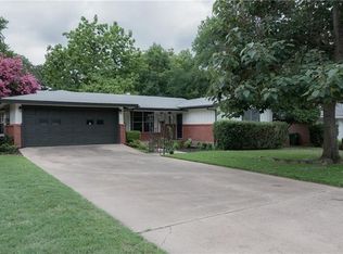 1112 Valley View Dr, Hurst, TX 76053