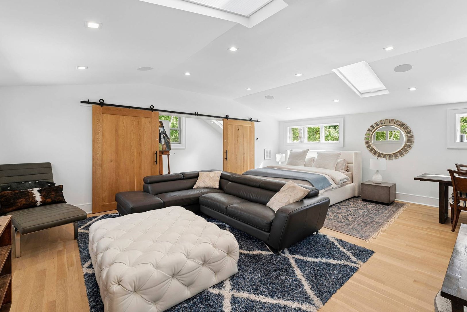  Large Studio Suite
