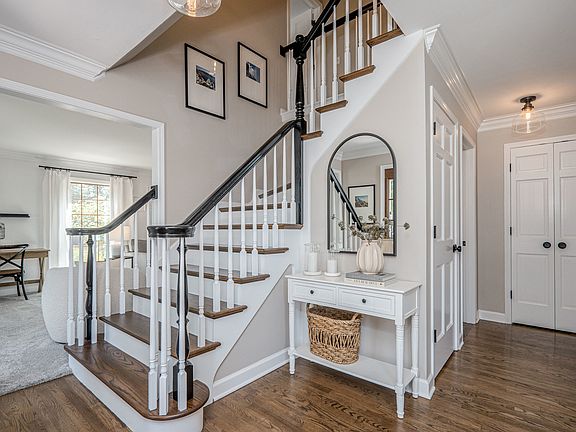 3rd image of 1220 Croydon Ct