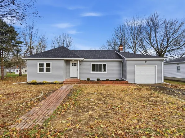 25 Crestview Dr, Fredericktown, OH 43019