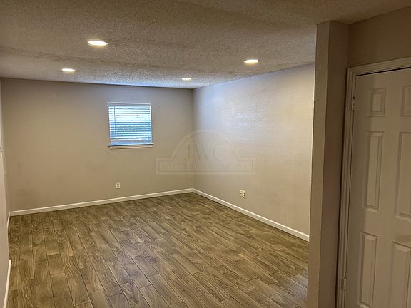 3rd image of 507 Hackberry St #30