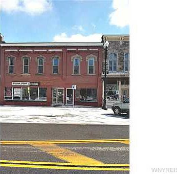 2nd image of 525 Main St