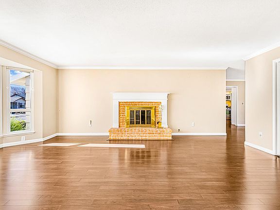 4th image of 8902 Oak Trail Drive