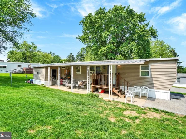 318 Landola Ave, Mount Wolf, PA 17347