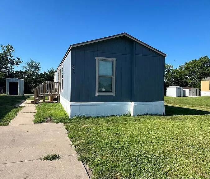 675 E Mills Dr — Photo 1