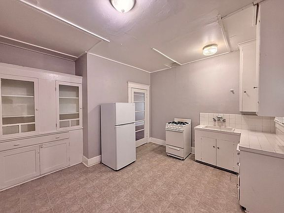 3rd image of 3209 Grim Ave APT 1
