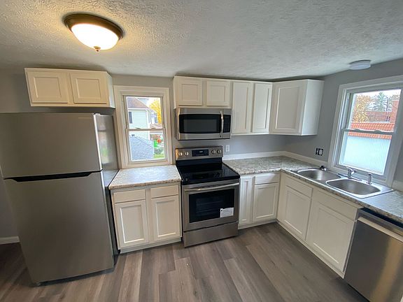 2nd image of 115 W College St Unit 3