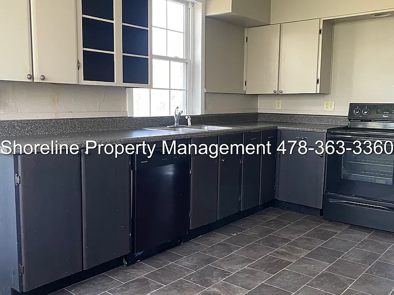411 Forest Rd — Photo 3