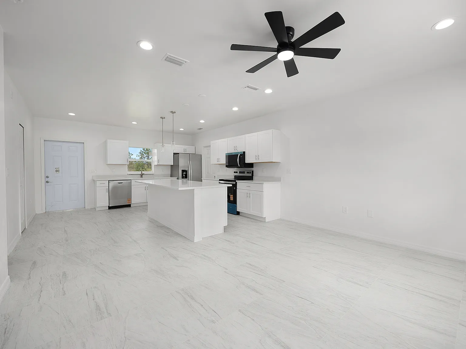 3 bed, 1101 sqft, $1,850 — Photo 2