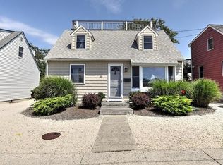 221 8th St, Beach Haven, NJ 08008