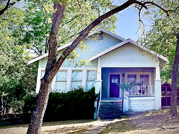 925 Wheless Ave., Kerrville, TX 78028