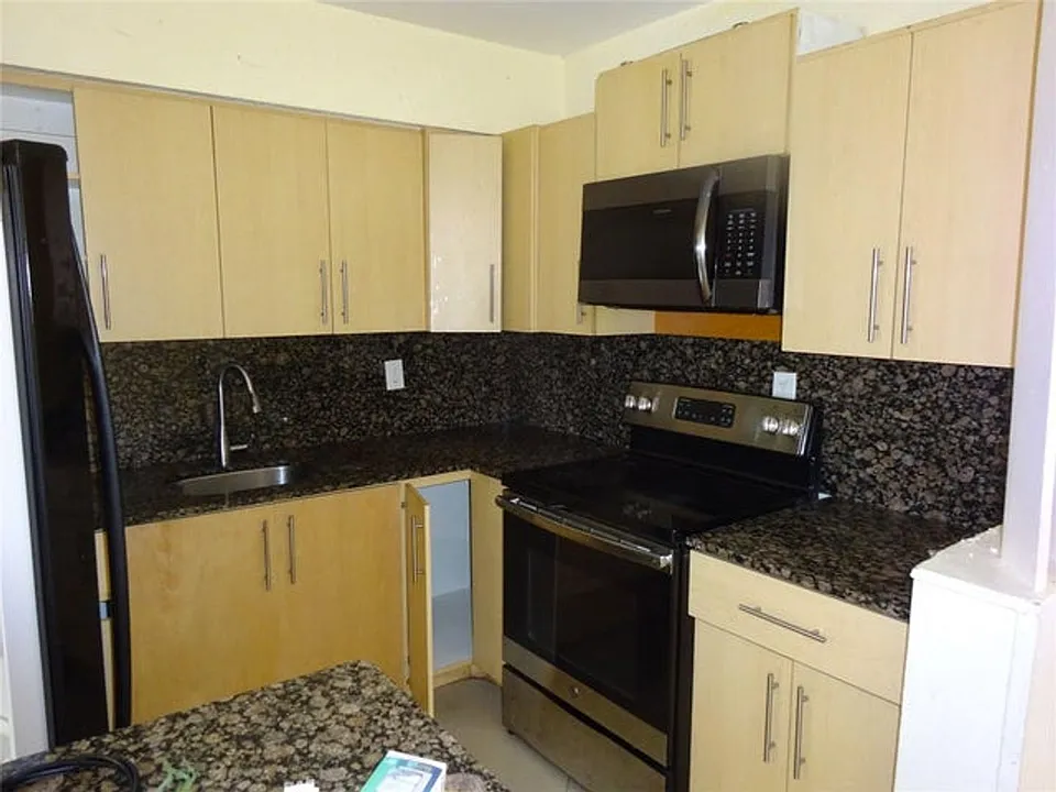 740 E Evanston Cir