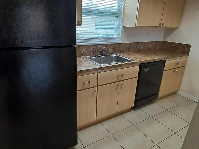 280 Ulster Ln — Photo 7