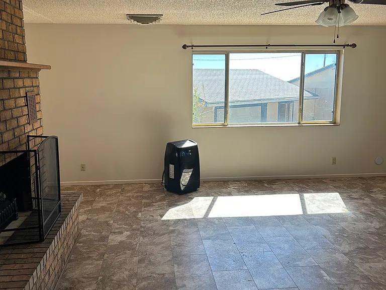 620 E 37th Pl — Photo 6