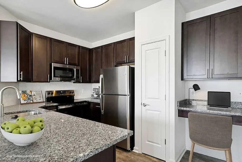 Windsor Commons Apartments — Photo 1