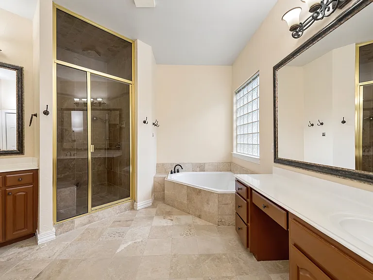 4568 Saint James Dr — Photo 10
