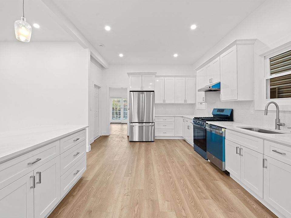 1st image of 204 Avenue E