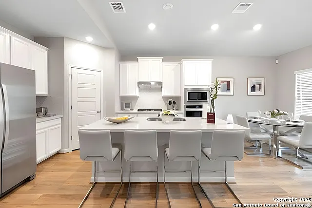 5 bed, 3.5 bath, 3101 sqft, $4,900 — Photo 4