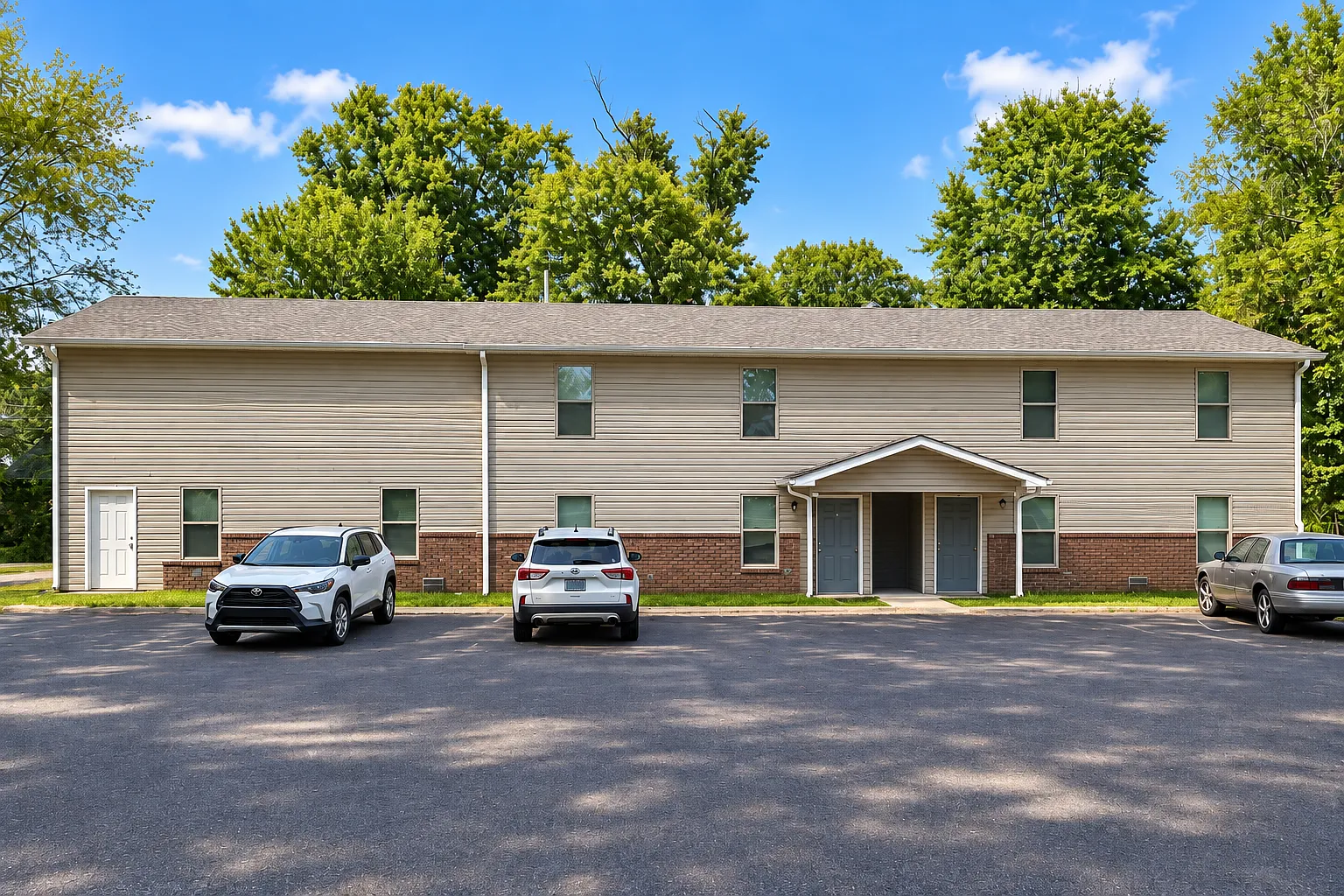 2 bed, 784 sqft, $915 — Photo 1