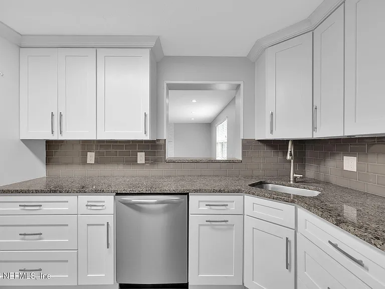 1104 Boca Grande Ave — Photo 12