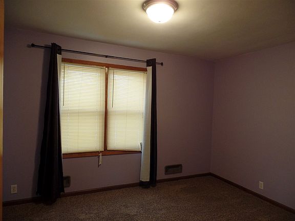 5th image of 1414 Okoboji Ave