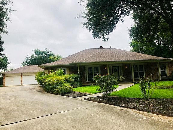 2nd image of 614 E Pecan Dr
