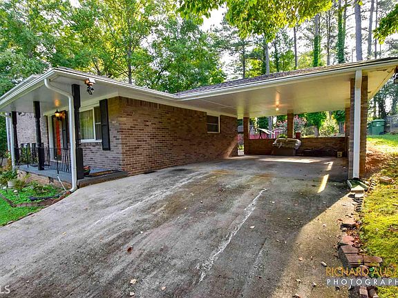 3rd image of 1956 Valley Ridge Dr SW