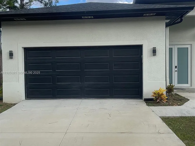 321 Briggs Ave S — Photo 2