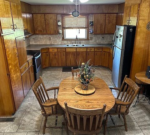 3rd image of 28 Vista Dr