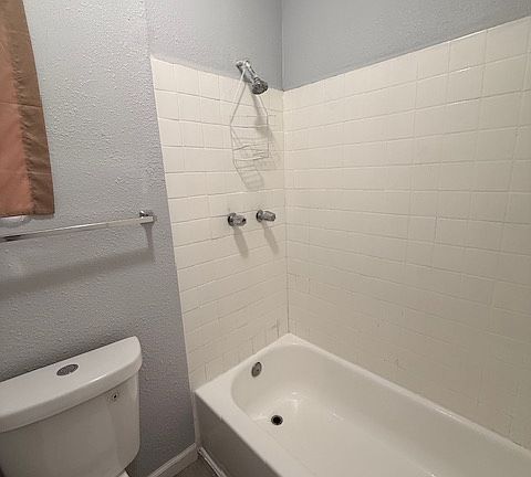 4th image of 1322 N E St #5