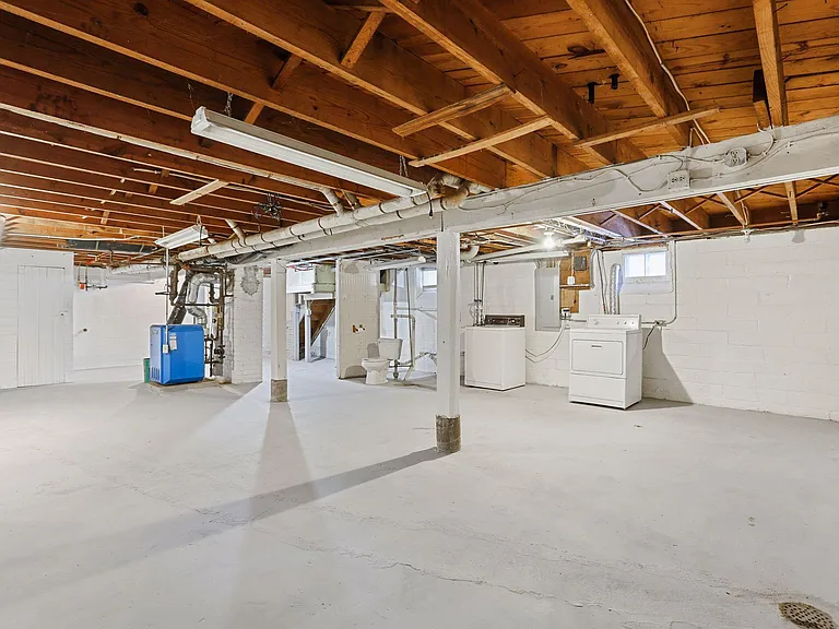 1377 Jefferson Ave — Photo 29