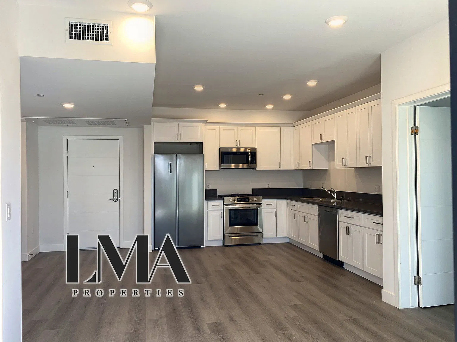 2 bed, 2.0 bath, 1100 sqft, $2,950 — Photo 3