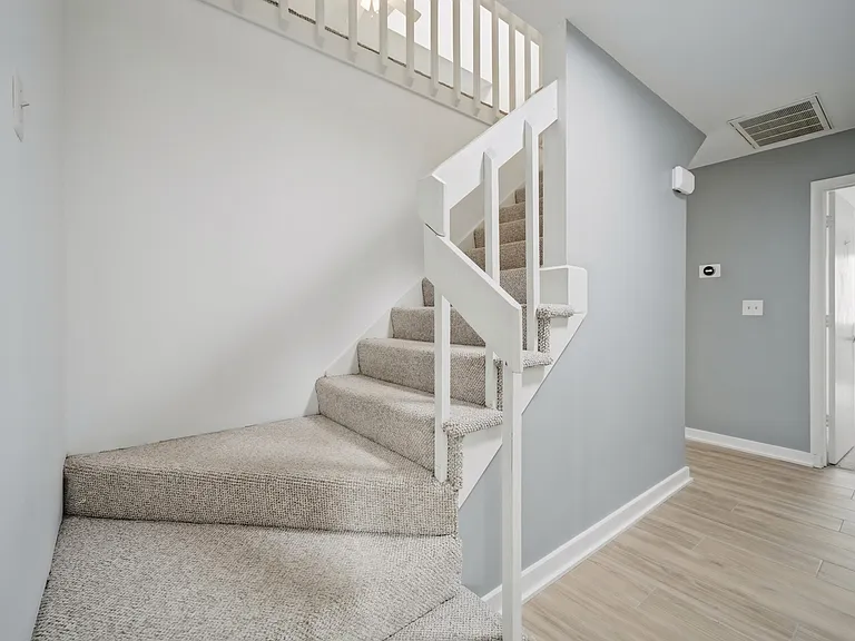 1044 Commodore Dr — Photo 26